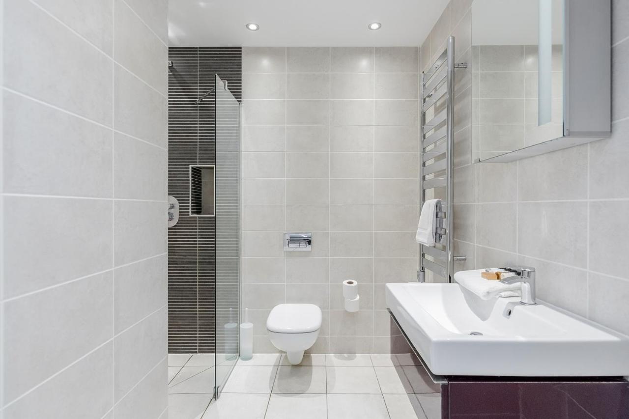Room Space Service Apartments - New Manor House Bracknell Dış mekan fotoğraf