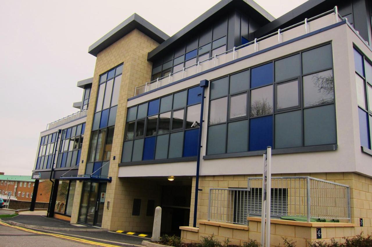 Room Space Service Apartments - New Manor House Bracknell Dış mekan fotoğraf