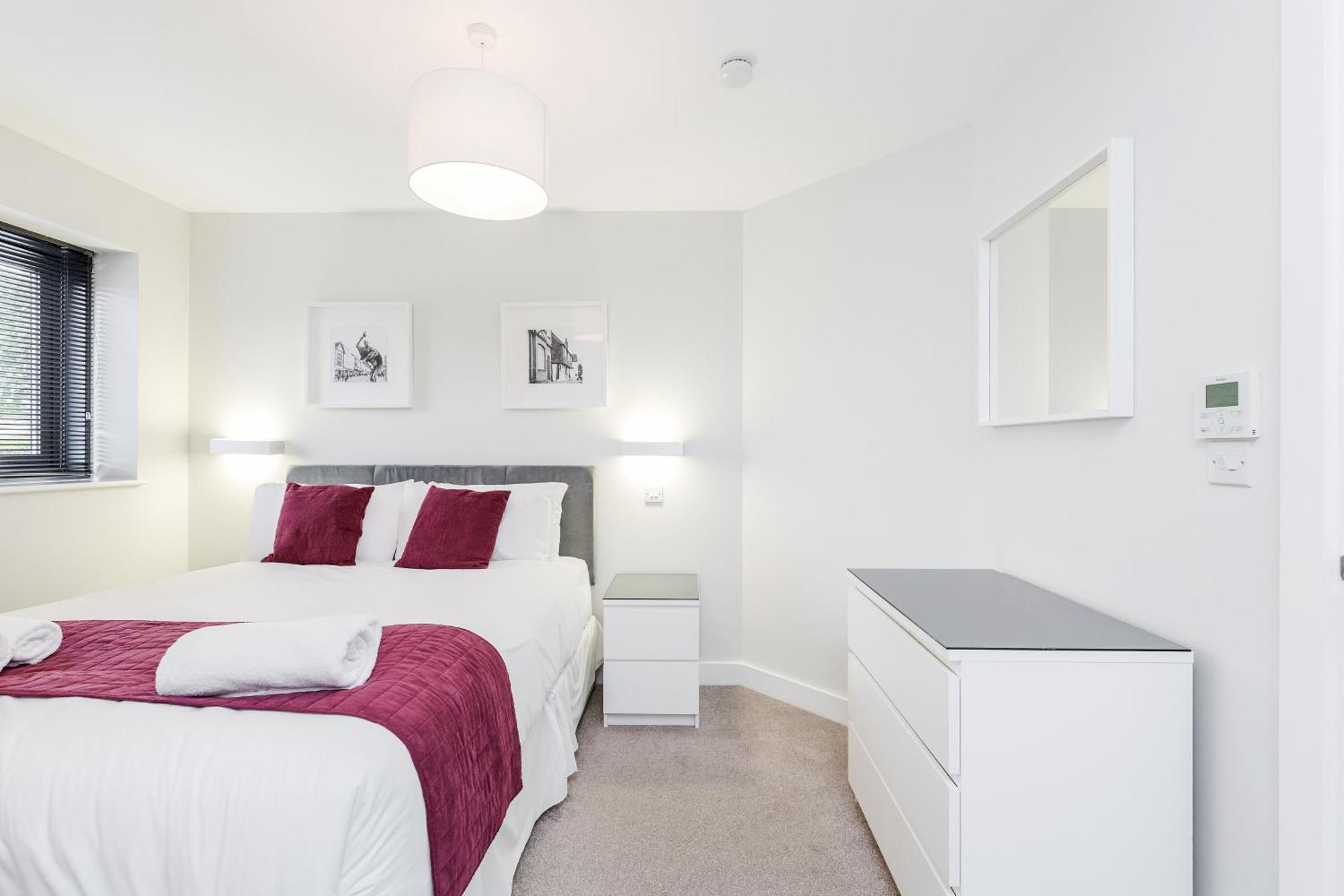 Room Space Service Apartments - New Manor House Bracknell Dış mekan fotoğraf